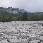 Bujtina E Tomorrit * Ujanik
