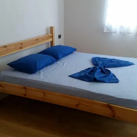 Bujtina E Tomorrit Ujanik