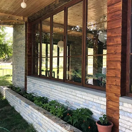 Bujtina E Tomorrit * Ujanik