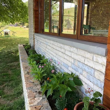 Bujtina E Tomorrit * Ujanik