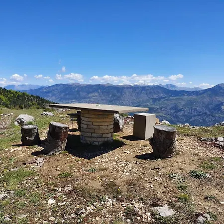 Bujtina E Tomorrit * Ujanik