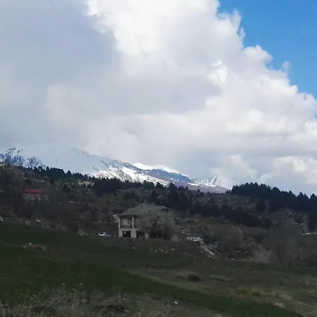 Bujtina E Tomorrit بيت ضيافة *