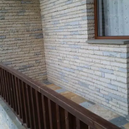 Bujtina E Tomorrit Guest house