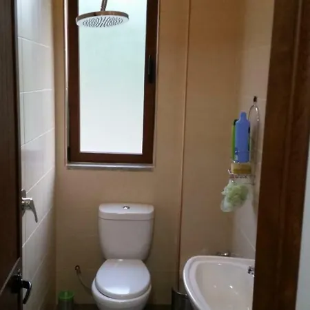 Bujtina E Tomorrit Guest house