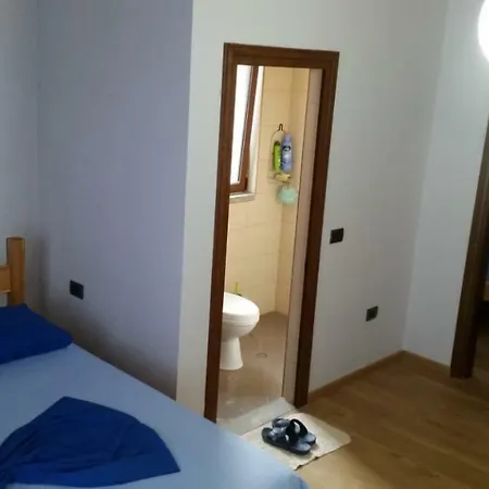 Bujtina E Tomorrit Guest house