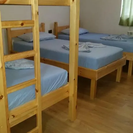 Bujtina E Tomorrit Ujanik