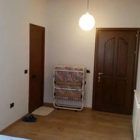 Bujtina E Tomorrit Guest house *