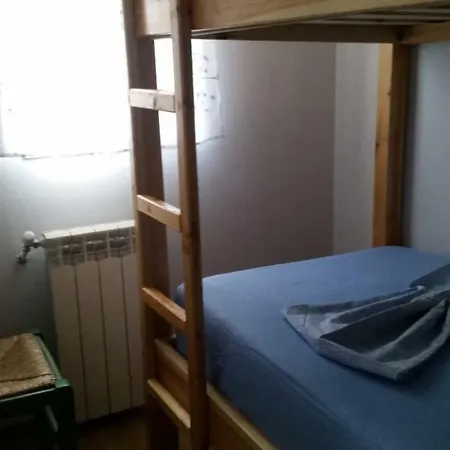 Bujtina E Tomorrit Guest house