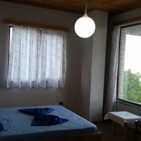 게스트하우스 Bujtina E Tomorrit *