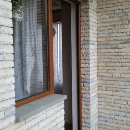 Guest house Bujtina E Tomorrit Ujanik