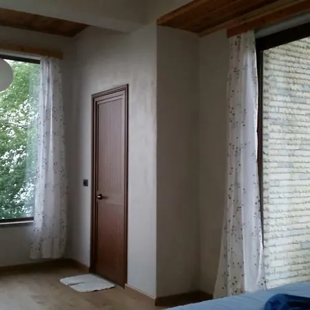 Bujtina E Tomorrit Guest house