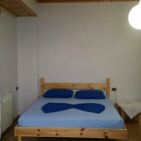 Bujtina E Tomorrit Guest house *