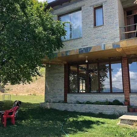 Bujtina E Tomorrit Ujanik