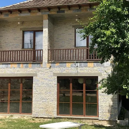 Bujtina E Tomorrit *