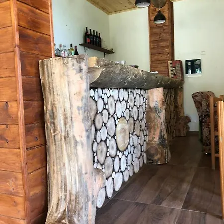 Guest house Bujtina E Tomorrit *