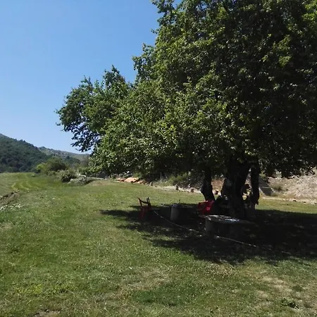 Bujtina E Tomorrit * Ujanik