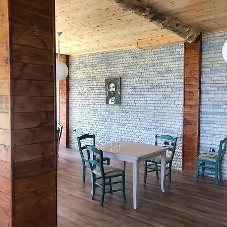 Guest house Bujtina E Tomorrit