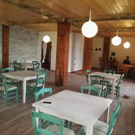 Guest house Bujtina E Tomorrit *