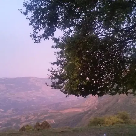 Bujtina E Tomorrit Guest house *