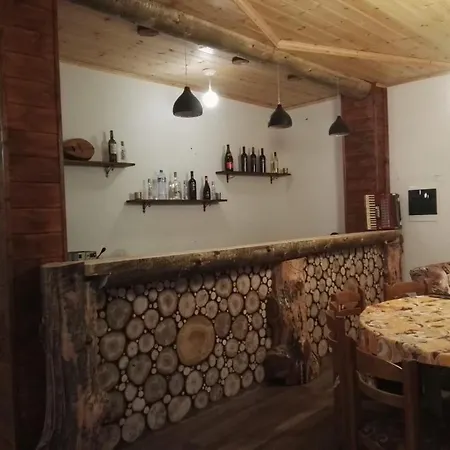 Bujtina E Tomorrit Guest house