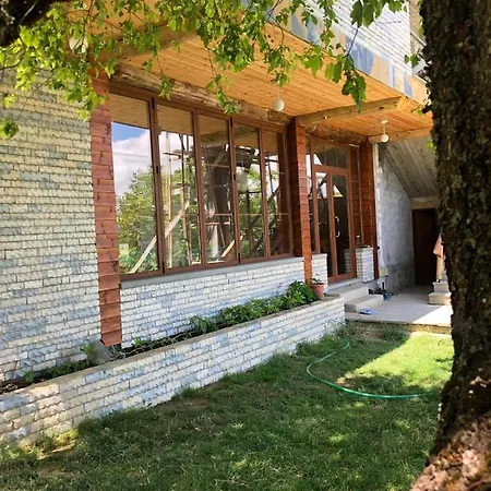 Guest house Bujtina E Tomorrit