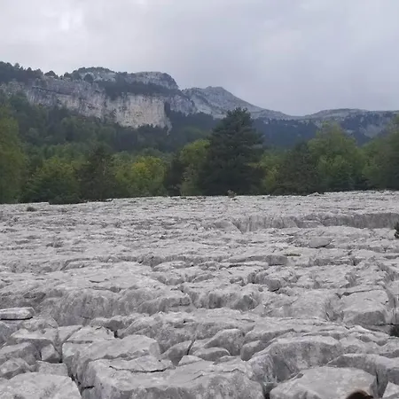 Bujtina E Tomorrit * Ujanik