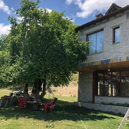 Guest house Bujtina E Tomorrit