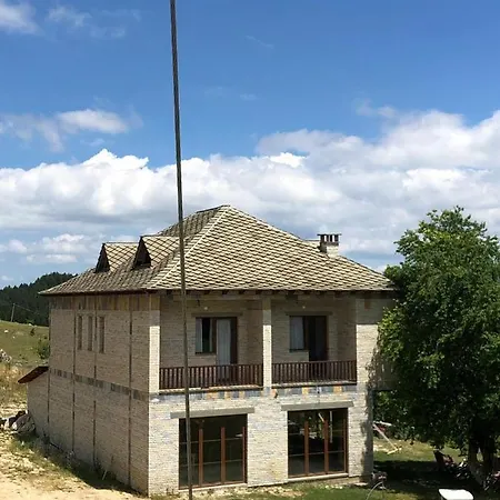 Bujtina E Tomorrit Guest house *