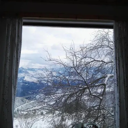 Guest house Bujtina E Tomorrit Ujanik