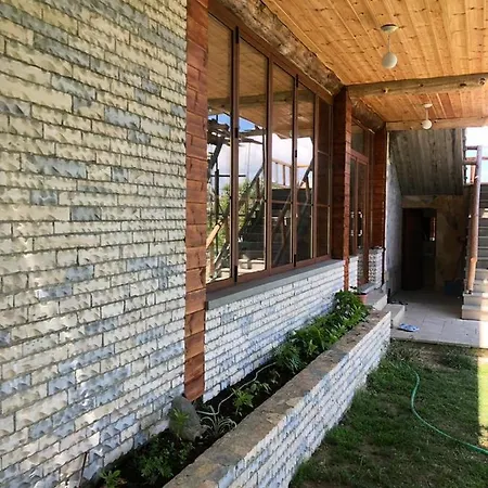 Bujtina E Tomorrit *