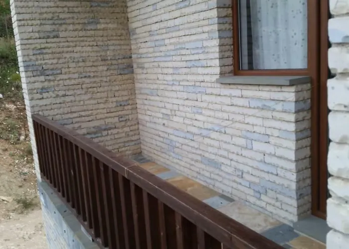 Bujtina E Tomorrit Pensjonat