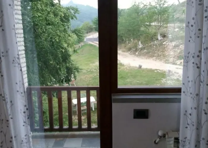 Bujtina E Tomorrit Pensjonat *