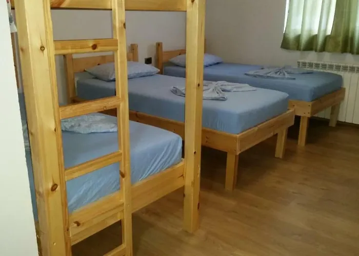 Bujtina E Tomorrit Ujanik