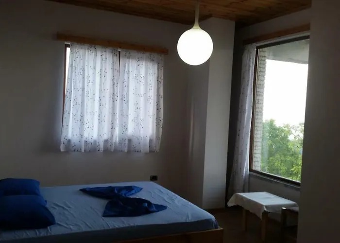 Pensjonat Bujtina E Tomorrit *