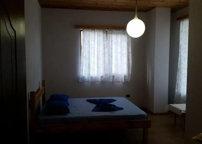 Bujtina E Tomorrit * Ujanik