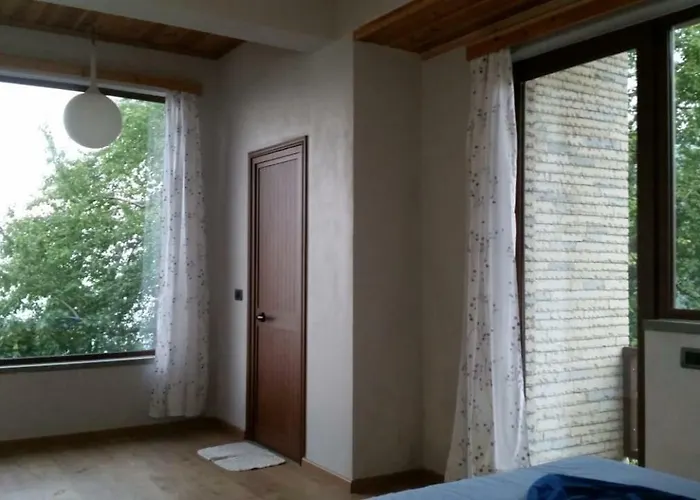 Bujtina E Tomorrit Pensjonat