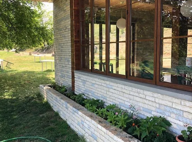 Bujtina E Tomorrit * Ujanik