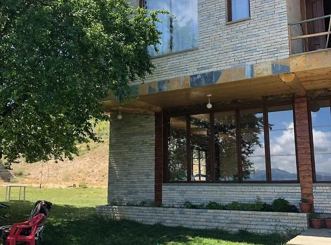 Bujtina E Tomorrit Ujanik