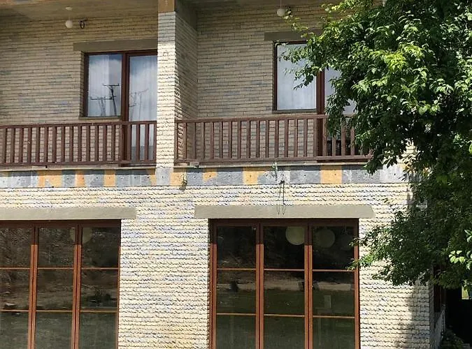 Bujtina E Tomorrit *