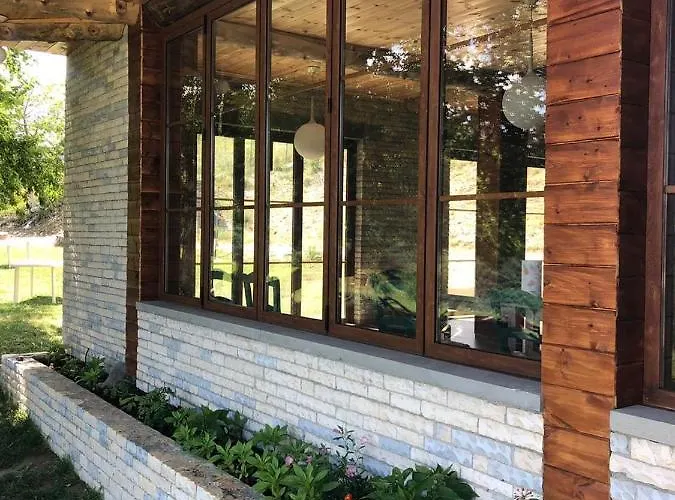 Bujtina E Tomorrit * Ujanik