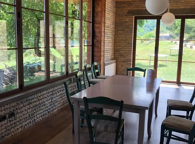 Pensjonat Bujtina E Tomorrit