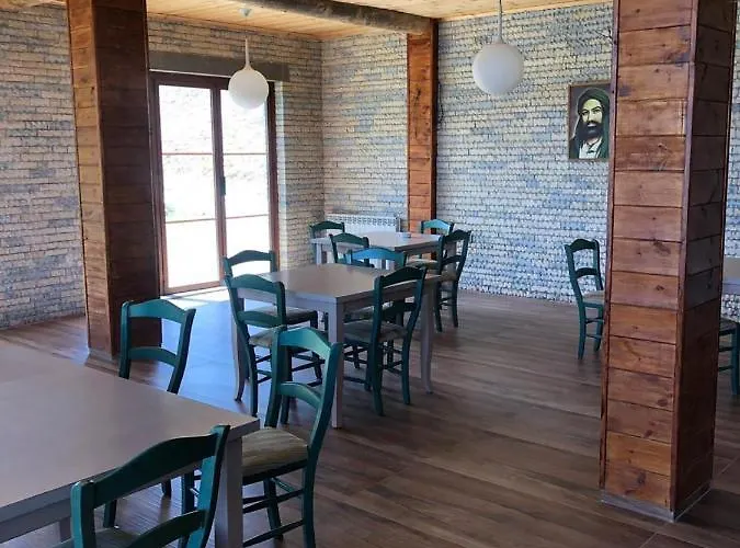 Bujtina E Tomorrit *