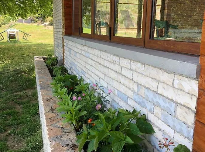 Bujtina E Tomorrit * Ujanik