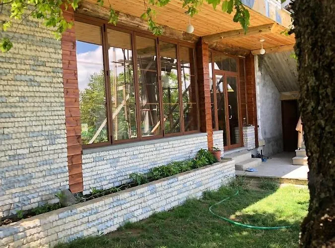 Pensjonat Bujtina E Tomorrit