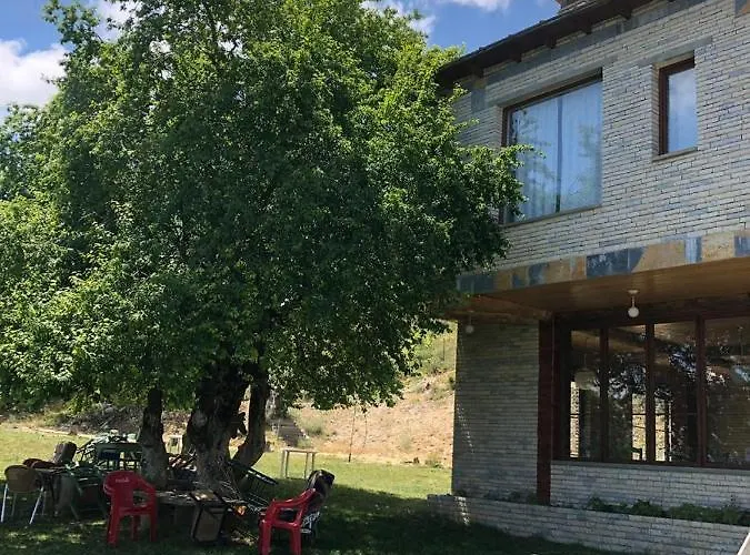 Pensjonat Bujtina E Tomorrit