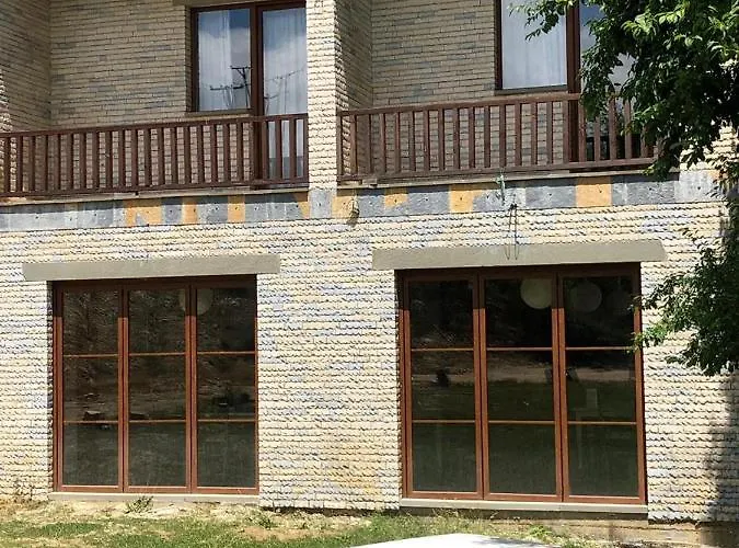 Bujtina E Tomorrit *