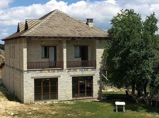 Pensjonat Bujtina E Tomorrit *