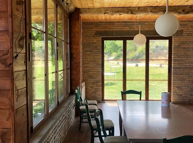 Pensjonat Bujtina E Tomorrit Ujanik